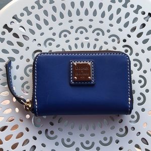 Dooney and Bourke Beacon card holder